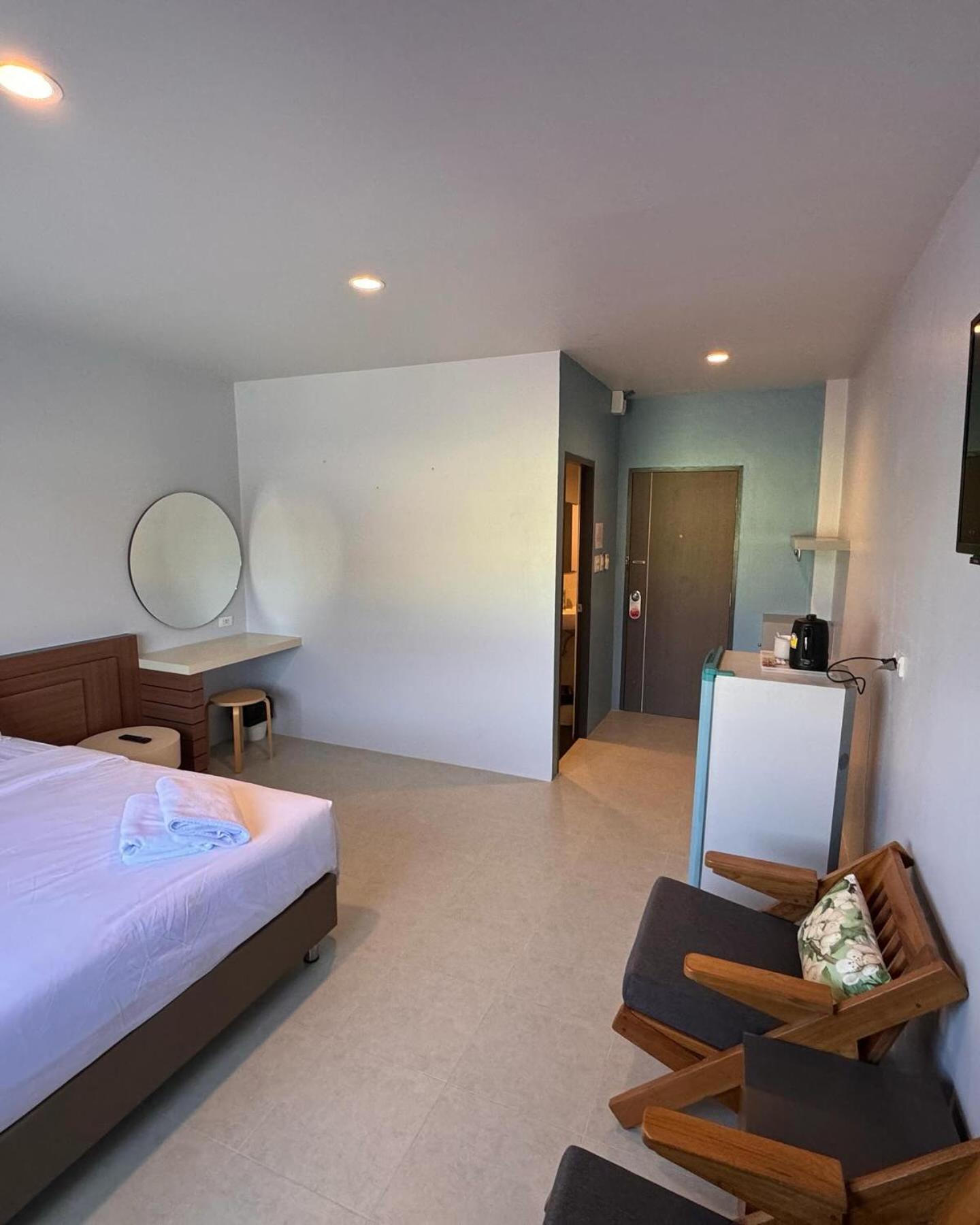 Siri Hotel Phuket Bagian luar foto