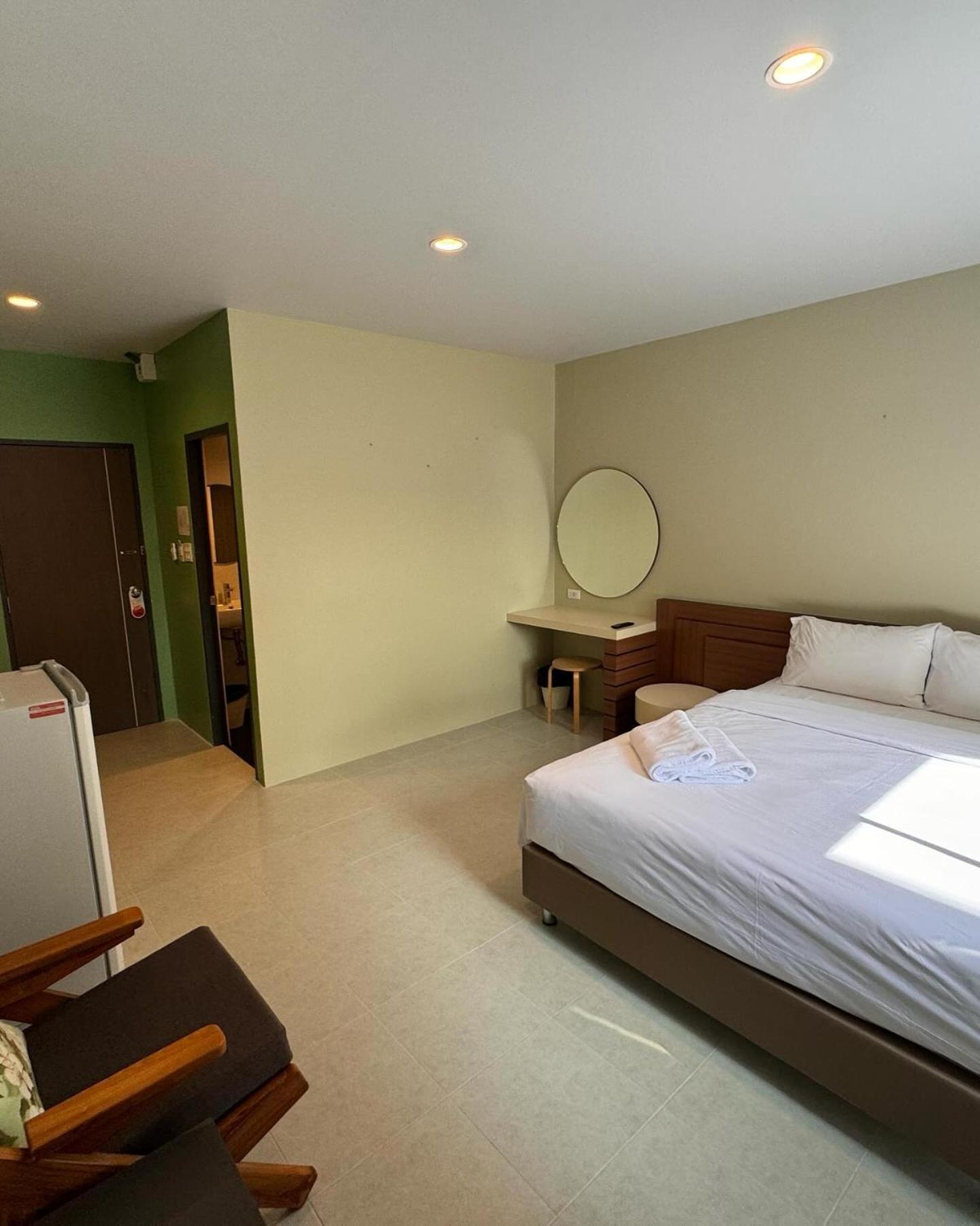 Siri Hotel Phuket Bagian luar foto