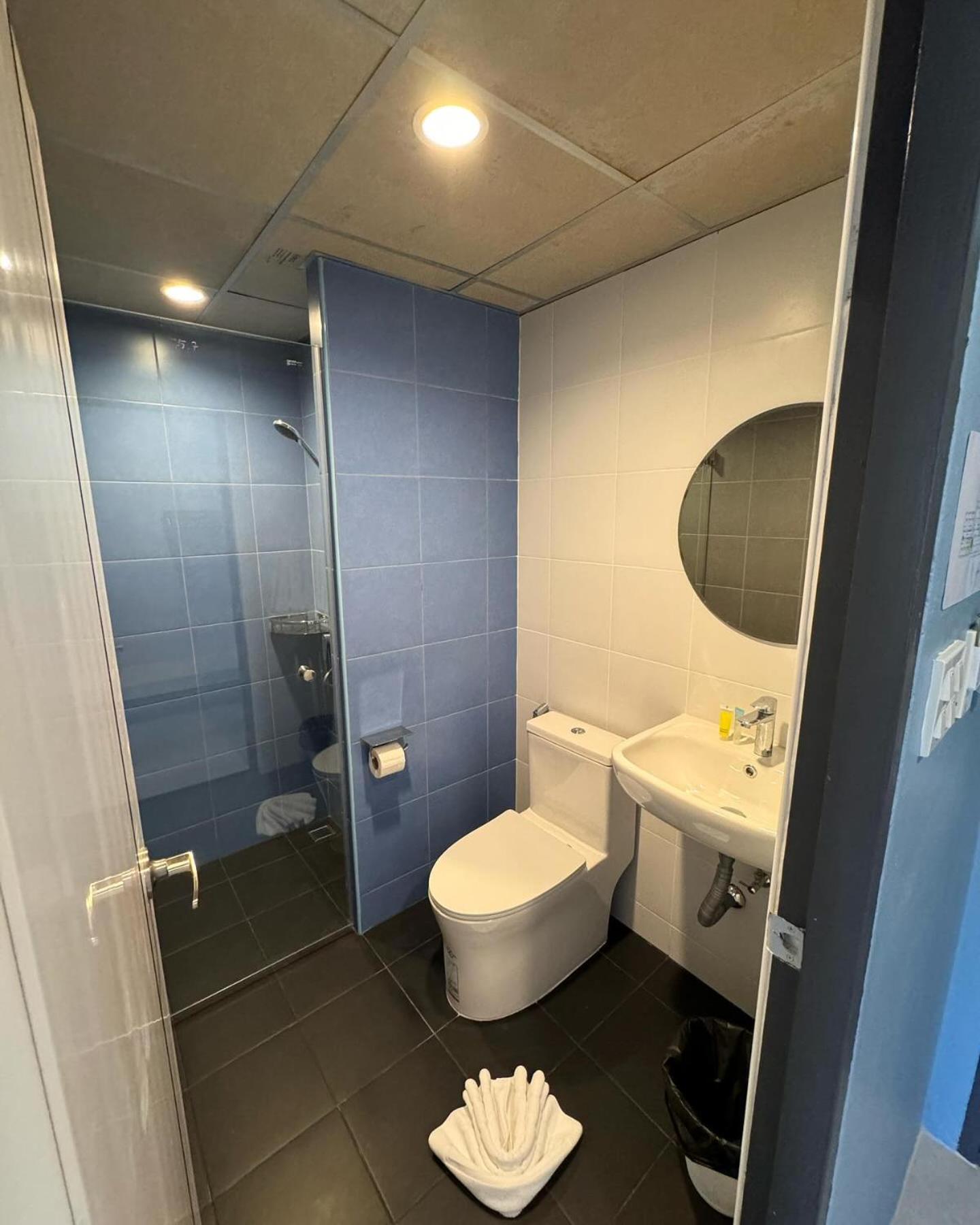 Siri Hotel Phuket Bagian luar foto