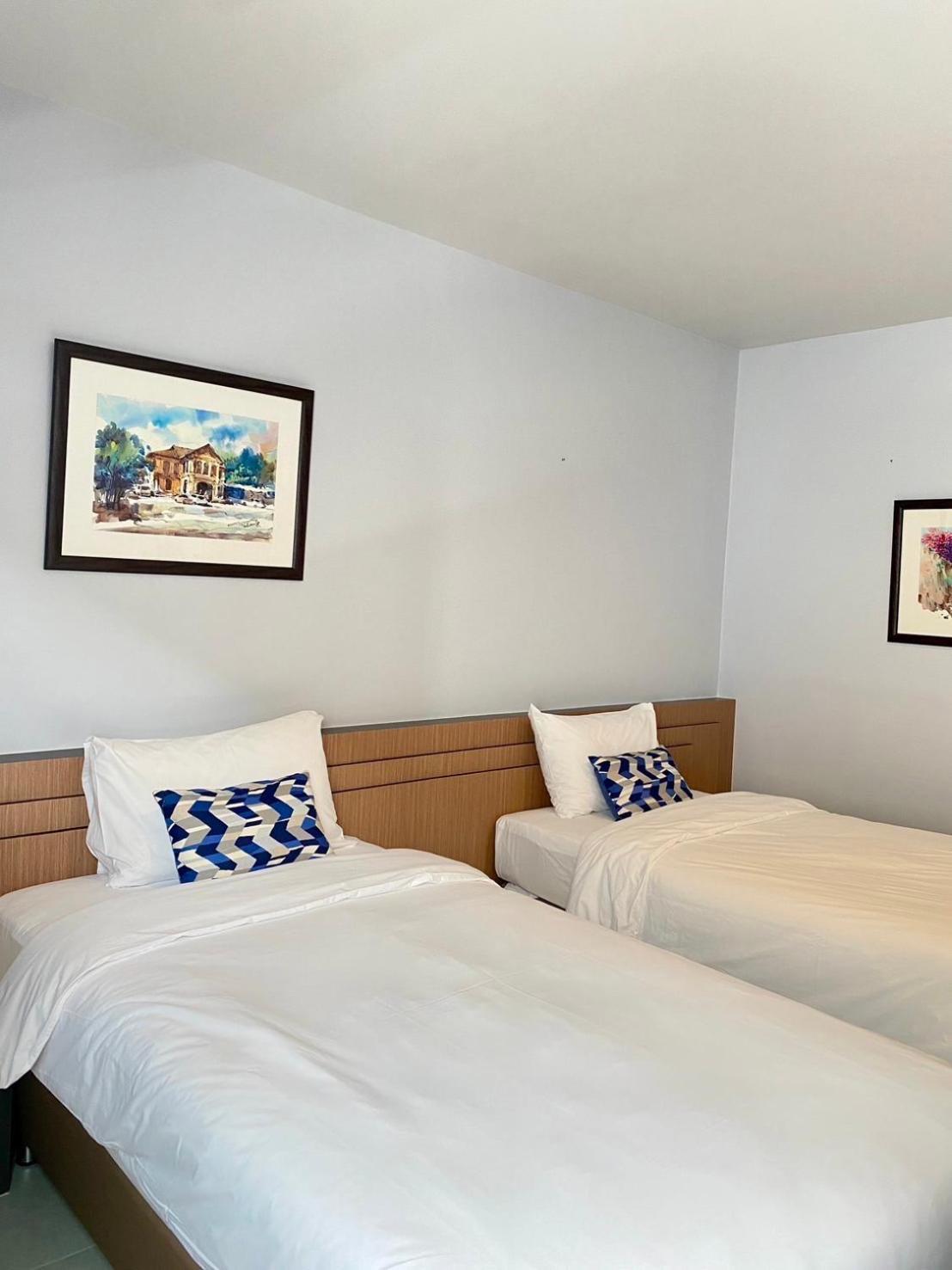 Siri Hotel Phuket Bagian luar foto