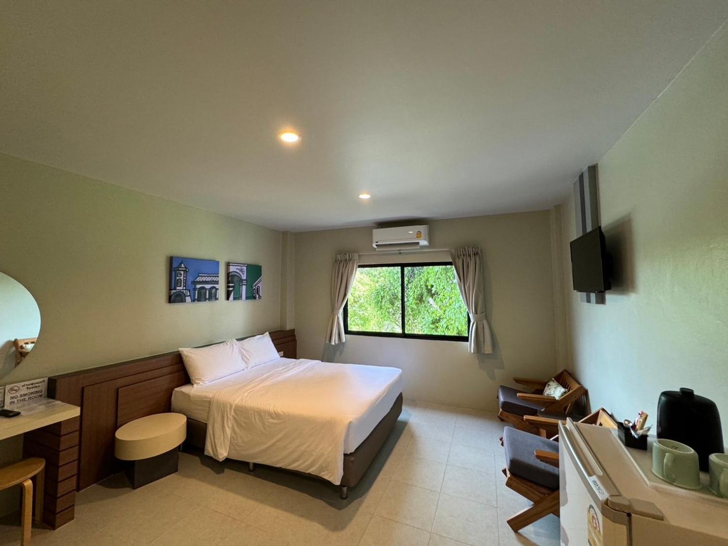 Siri Hotel Phuket Bagian luar foto