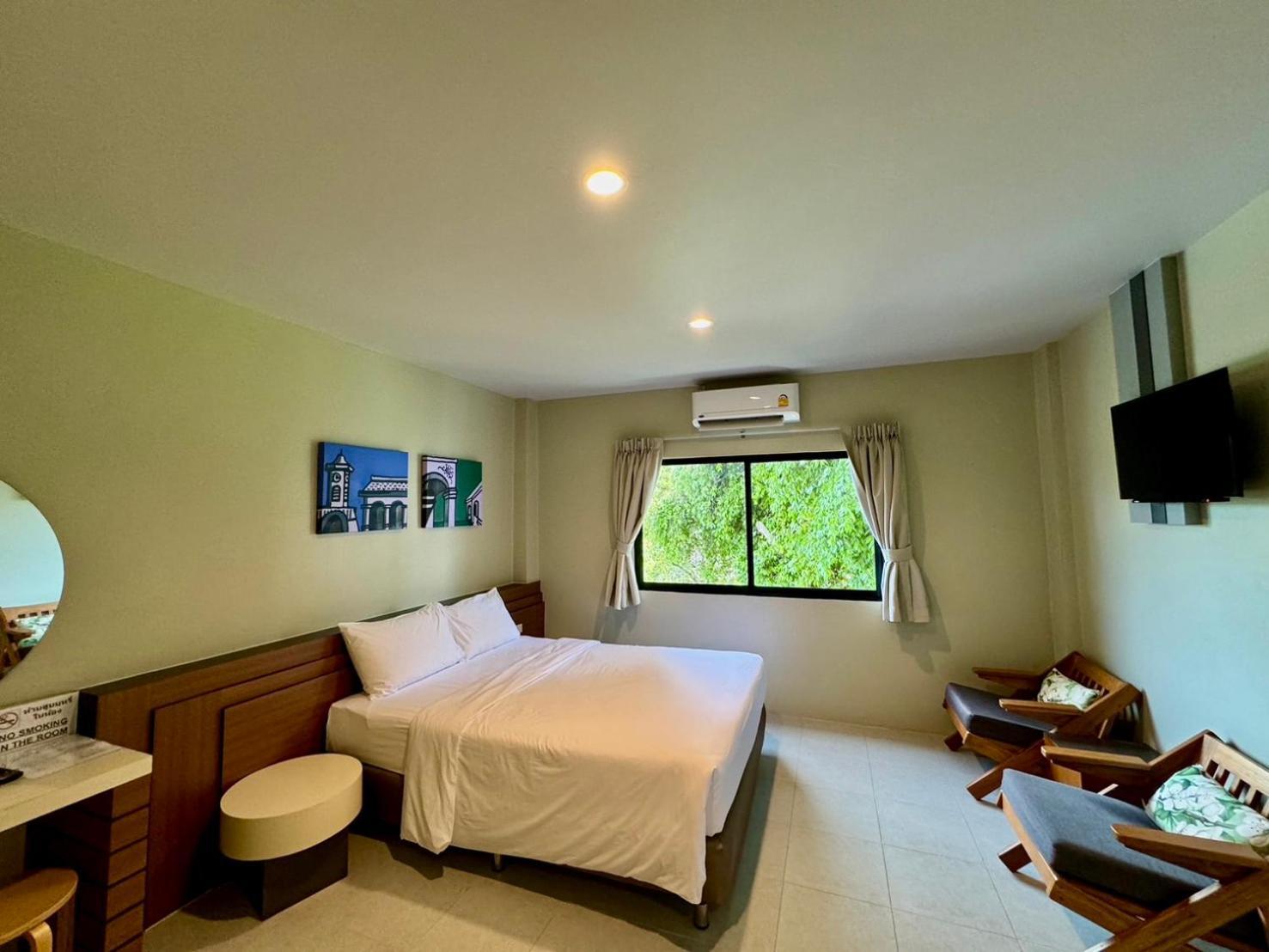 Siri Hotel Phuket Bagian luar foto