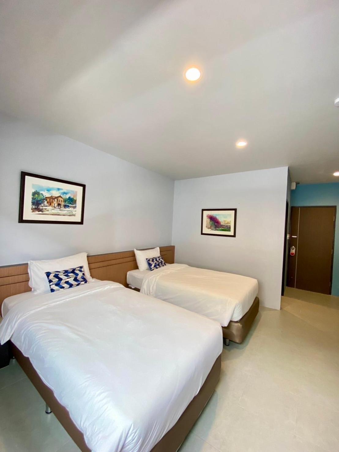 Siri Hotel Phuket Bagian luar foto