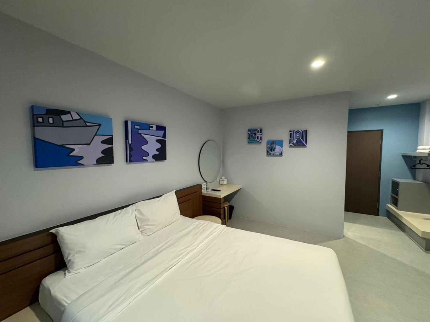 Siri Hotel Phuket Bagian luar foto