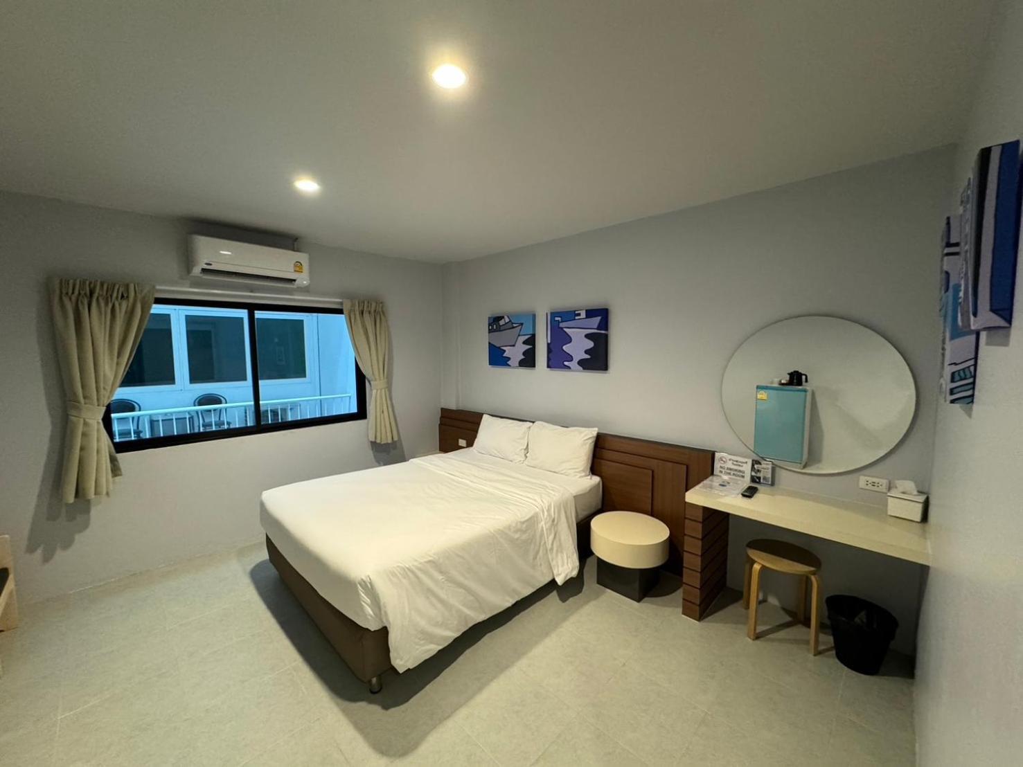 Siri Hotel Phuket Bagian luar foto