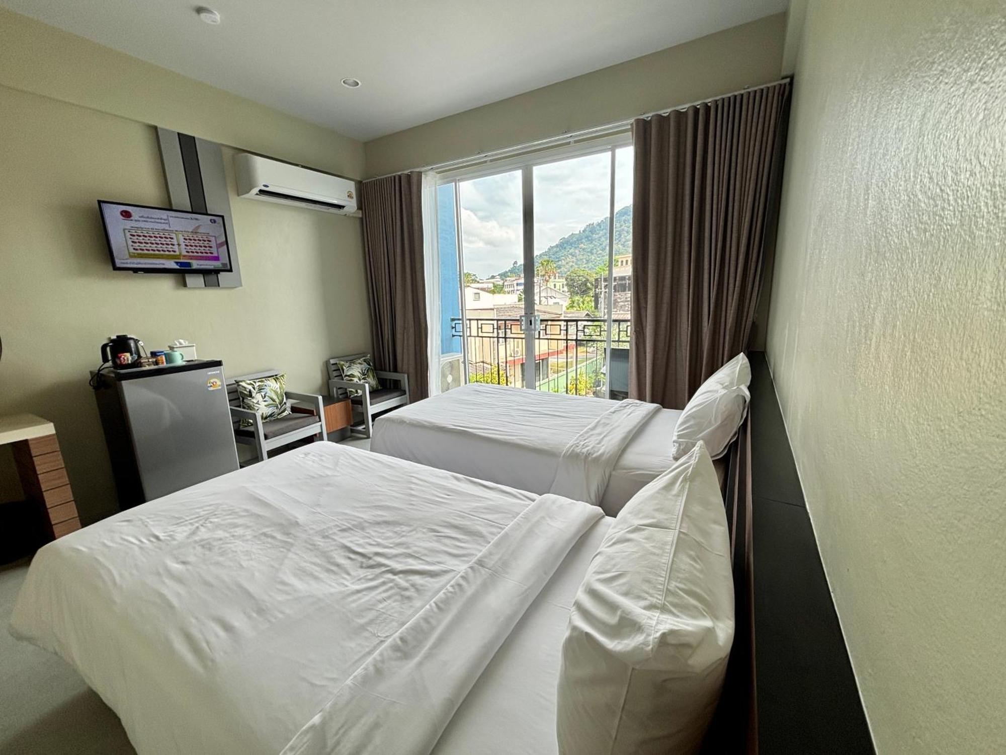 Siri Hotel Phuket Bagian luar foto
