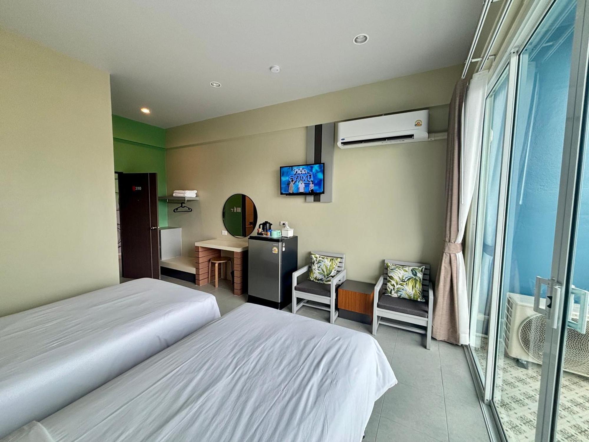 Siri Hotel Phuket Bagian luar foto