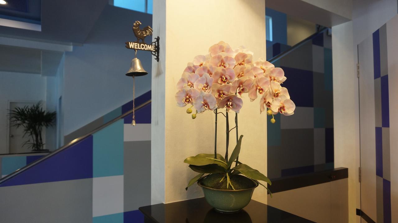 Siri Hotel Phuket Bagian luar foto