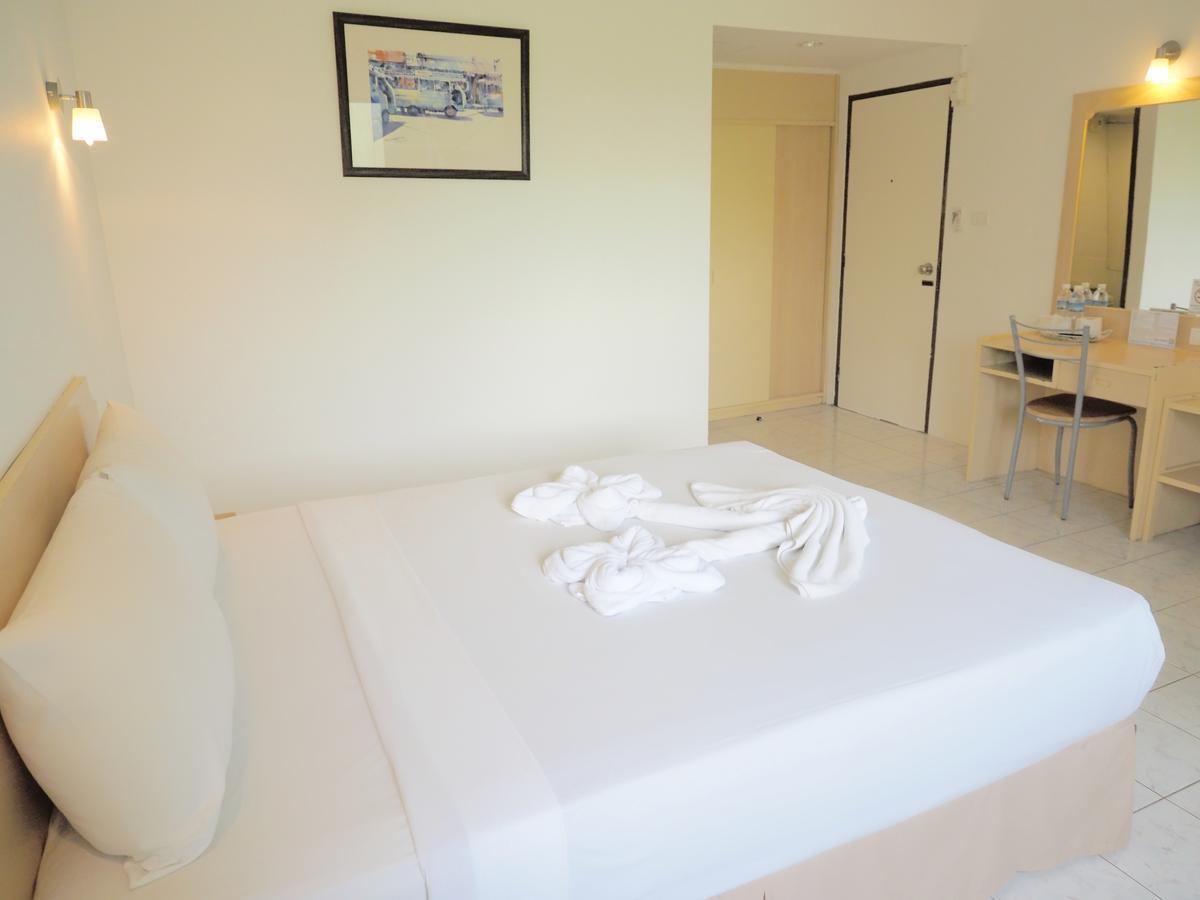 Siri Hotel Phuket Bagian luar foto
