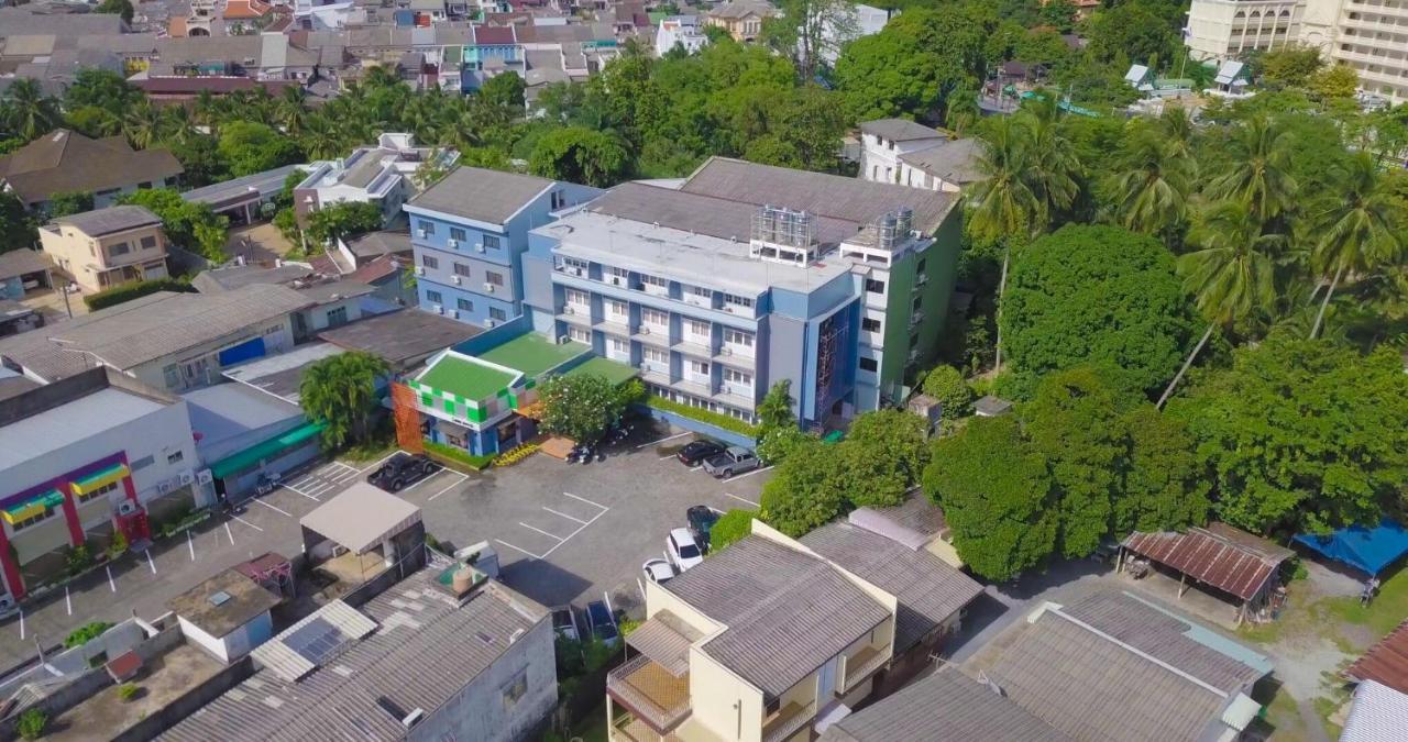 Siri Hotel Phuket Bagian luar foto